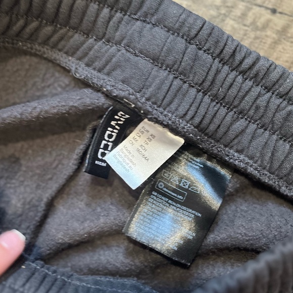 H&M Matching Set (sweatpants) - Picture 4 of 5